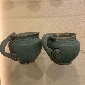 Vintage  Glaze creamer or cup Green 
Color and beautiful Design with lizard new